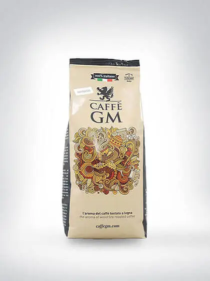 Verpackung von Caffè GM Kaffeebohnen mit farbenfrohem Design und Hinweis auf italienische Herkunft.